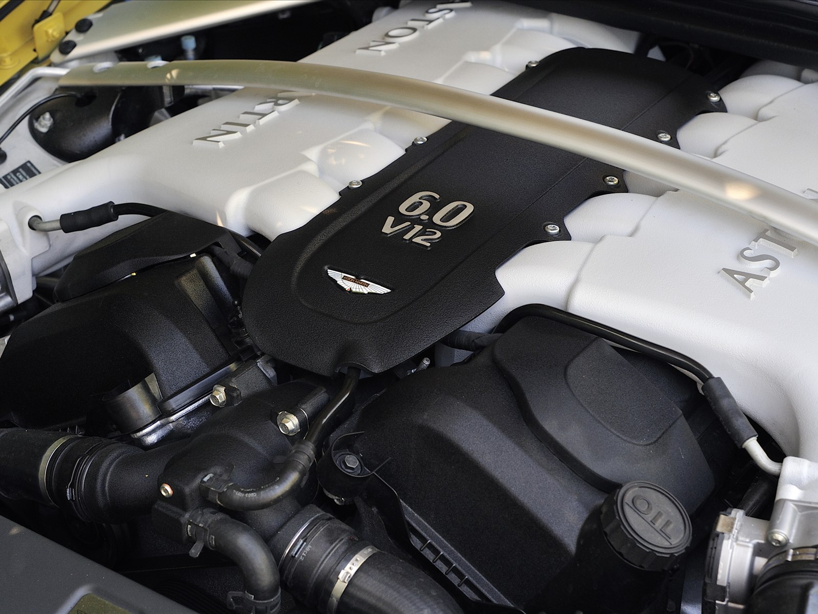 Aston Martin V12 Vantage S 2014